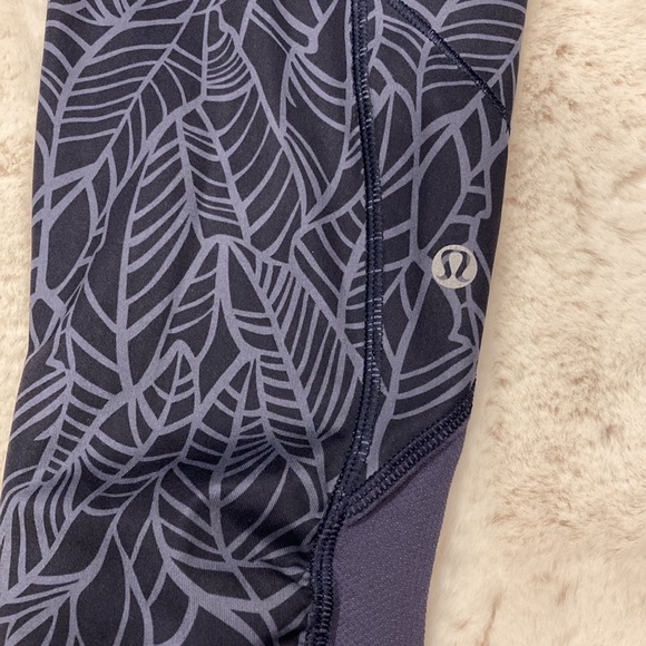 Lululemon Run A Marathon Crop II - Pretty Palm Purple ~ Size 4 - Picture 4 of 9